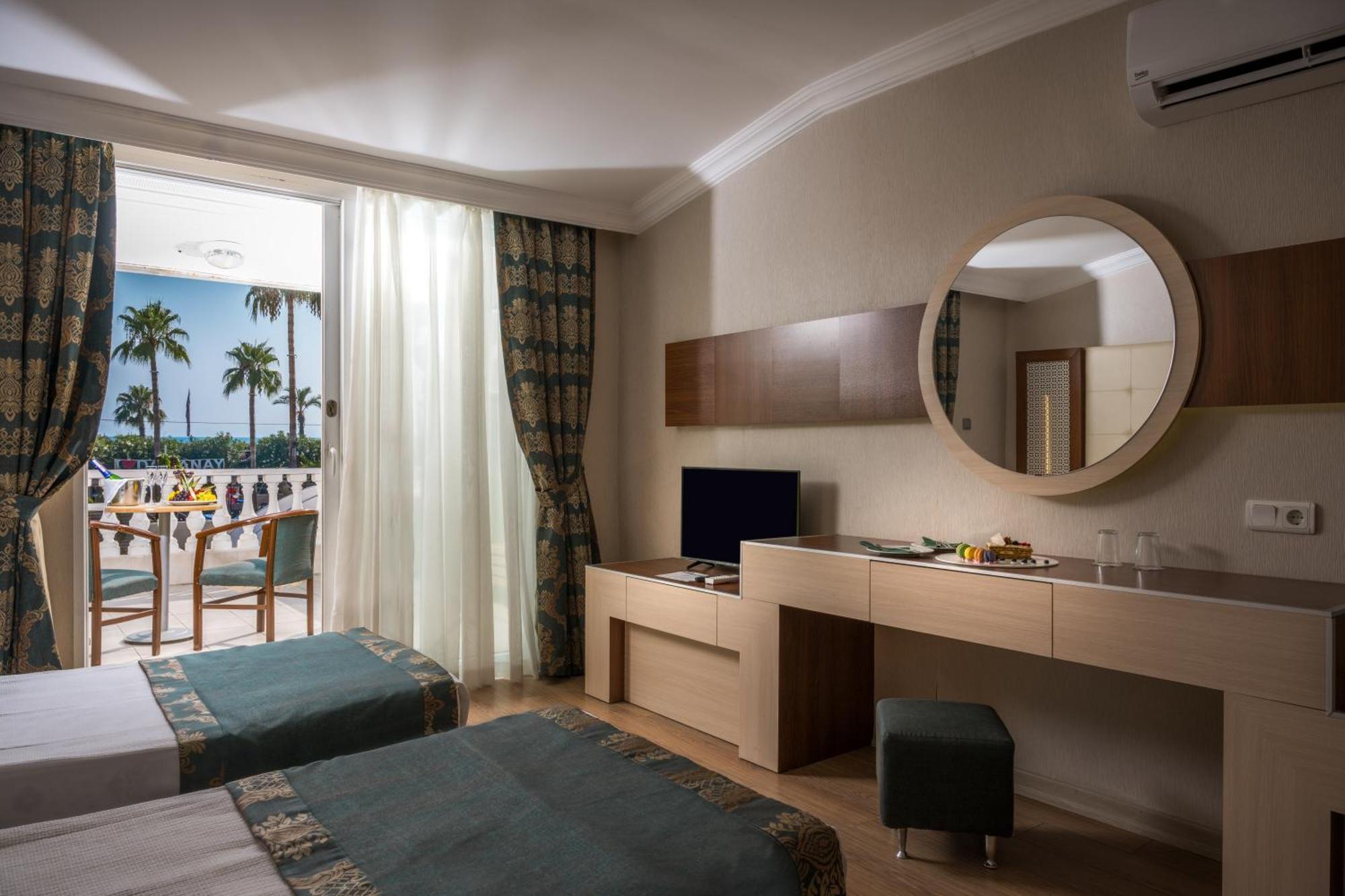 Beach Club Doganay Hotel 코나키 외부 사진